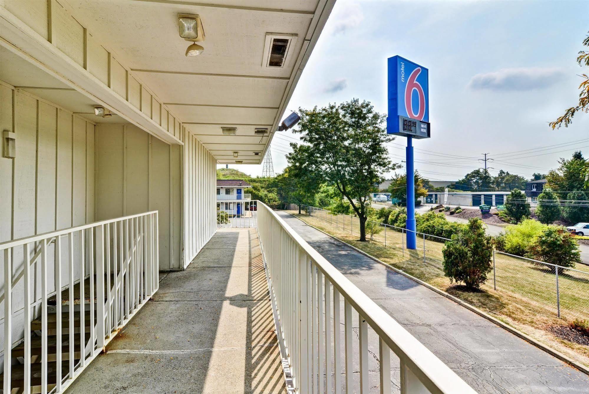 Motel 6-Pittsburgh, Pa - Crafton Exteriör bild
